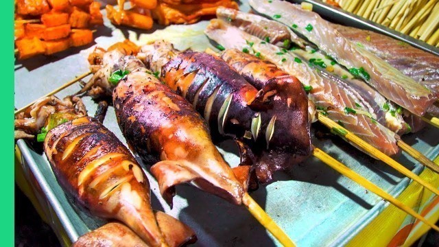 'Filipino Street Food at Roxas Night Market in Davao! CHEAPEAST Street Food Market in the WORLD!'