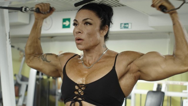 'Paivi Kaarto - FBB - Physique - female muscle - fitvids.co.uk'