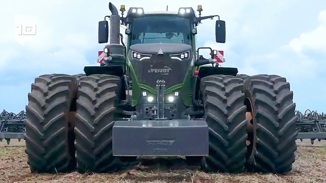 '10 Biggest and Powerful Tractors in the World'