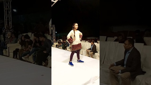 '13 yrs old teen model in fashion show in PACC Karachi'