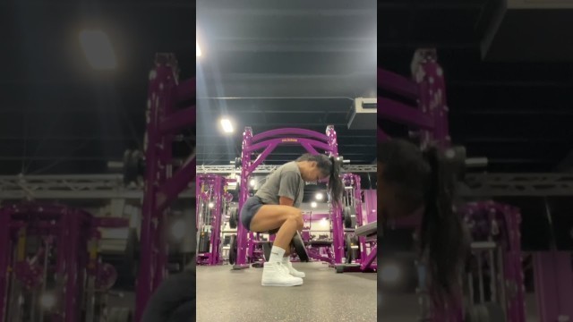 'How’s my form doing? Be honest but be gentle. #glutes #squats #gymtok #planetfitness #gymlife'