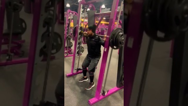 'rate my form #planetfitness #gym #squats #legsworkout #lodi #california'