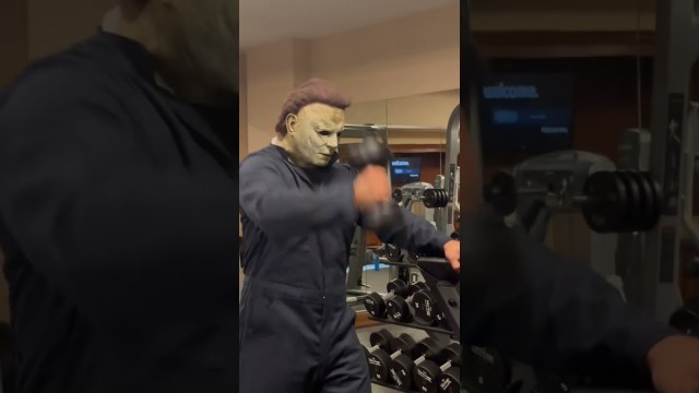 'MICHAEL MYERS HALLOWEEN TRAINING/WORKOUT #shorts #halloween  #funny #michaelmyers #gym #workout'