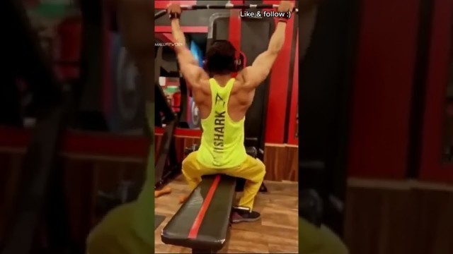 'fail gym funny moments try not to laugh #shorts #funny #gym #fitness'