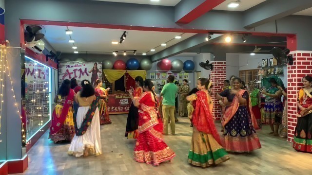 'GARBA - DANDIYA FEST 2021 - DAY 1| MOR BANI THANGAT | MADHU’s AIM FITNESS & DANCE FLOOR - VIZAG'