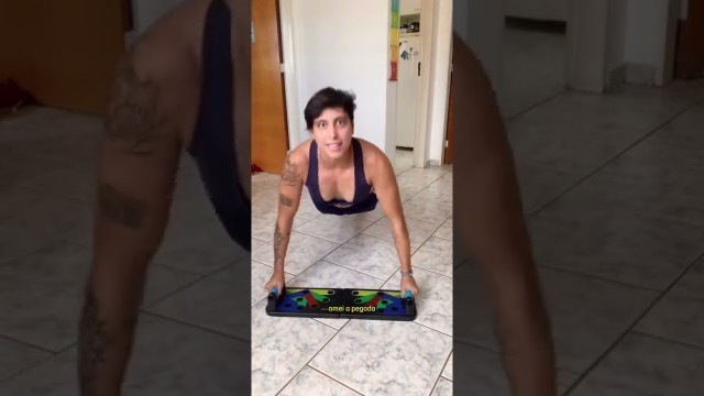 'Testando a prancha de flexão | Soofia Trindade #fitness #teste #funny #viral #shorts'