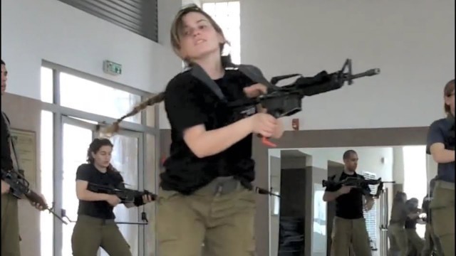 'Israeli army fitness requirement for cadets (IDF Israel female soldiers women in training workout)'