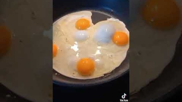 'COMIDA BUENA BARATA Y ALTA EN PROTEÍNAS - COMIDA FITNESS EN 3 MIN: REVUELTO DE LEGUMBRES CON HUEVOS'