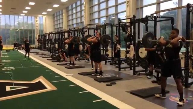 '2014 Army Football Strength Training'