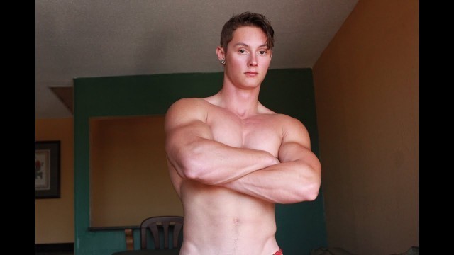 'NATURAL TEEN BODYBUILDER FLEXING'