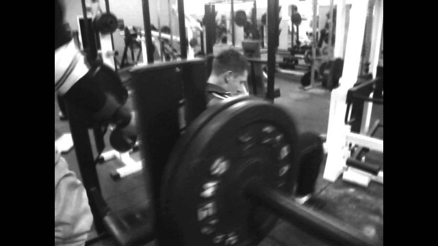 'Strom Athlete Adam Walker Bench press at Physique Fitness'