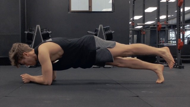 'Daily Core Workout: Day 9 | Curtsy Planks | Wellington Personal Trainer High Fitness'