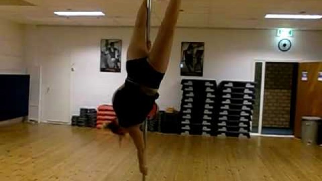 'Shoulder mount, banner, superman :D Pole fitness'