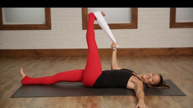 'Day 9: 5-Minute Towel Stretch For Long and Lean Limbs | Class FitSugar'