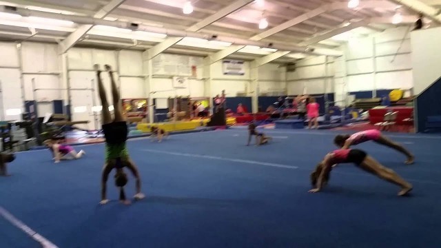 'Handstand Contest! (Gymnastics/Fitness/Kids)'