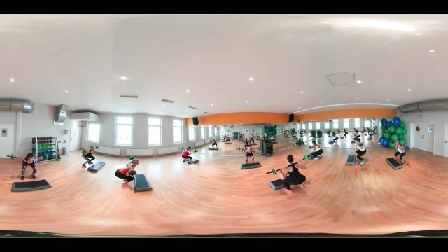 'Venice Beach Lady fitness 360° Rundgang (Bensheim)'