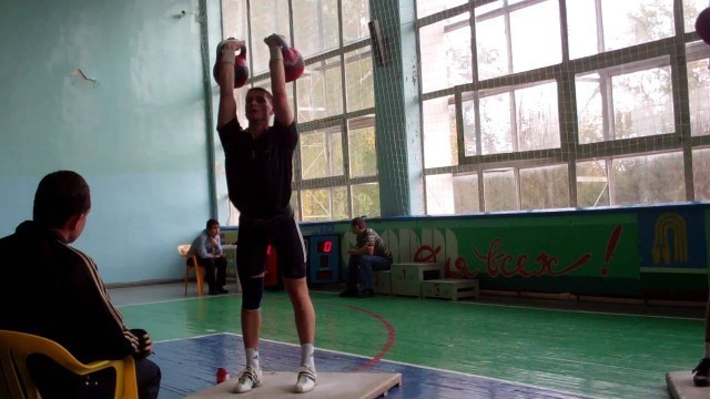 'Ilya Tashlanov jerk 32kg kettlebells 5 min -89 reps.MP4.MP4'